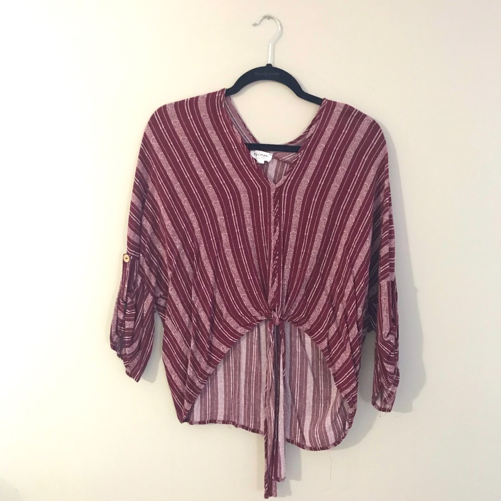 Maroon and White 3/4 Sleeve Tie Front Top Size M